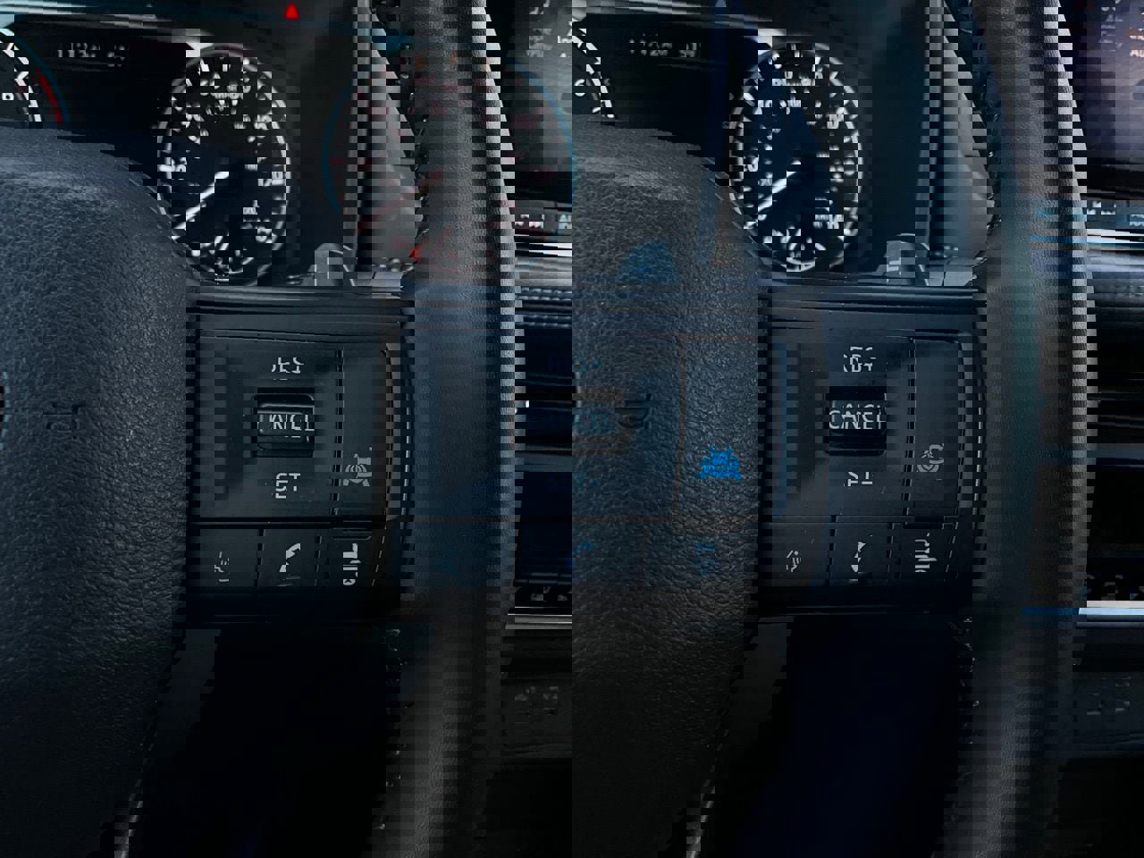 Used 2025 Nissan Rogue SV image 34