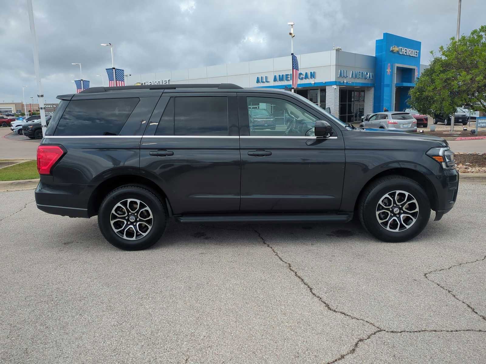 Used 2024 Ford Expedition XLT image 9