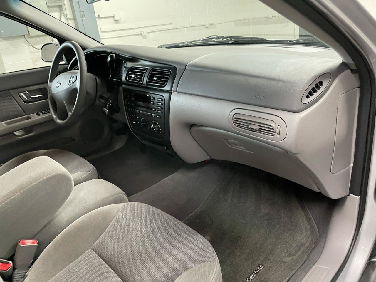 Used 2002 Ford Taurus SE FWD image 16