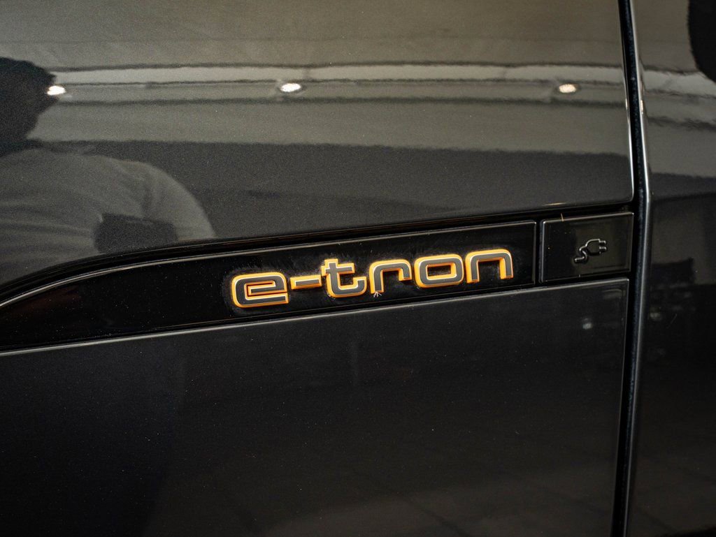 Used 2021 Audi e-tron Premium w/ Convenience Plus Package AWD/4WD image 19