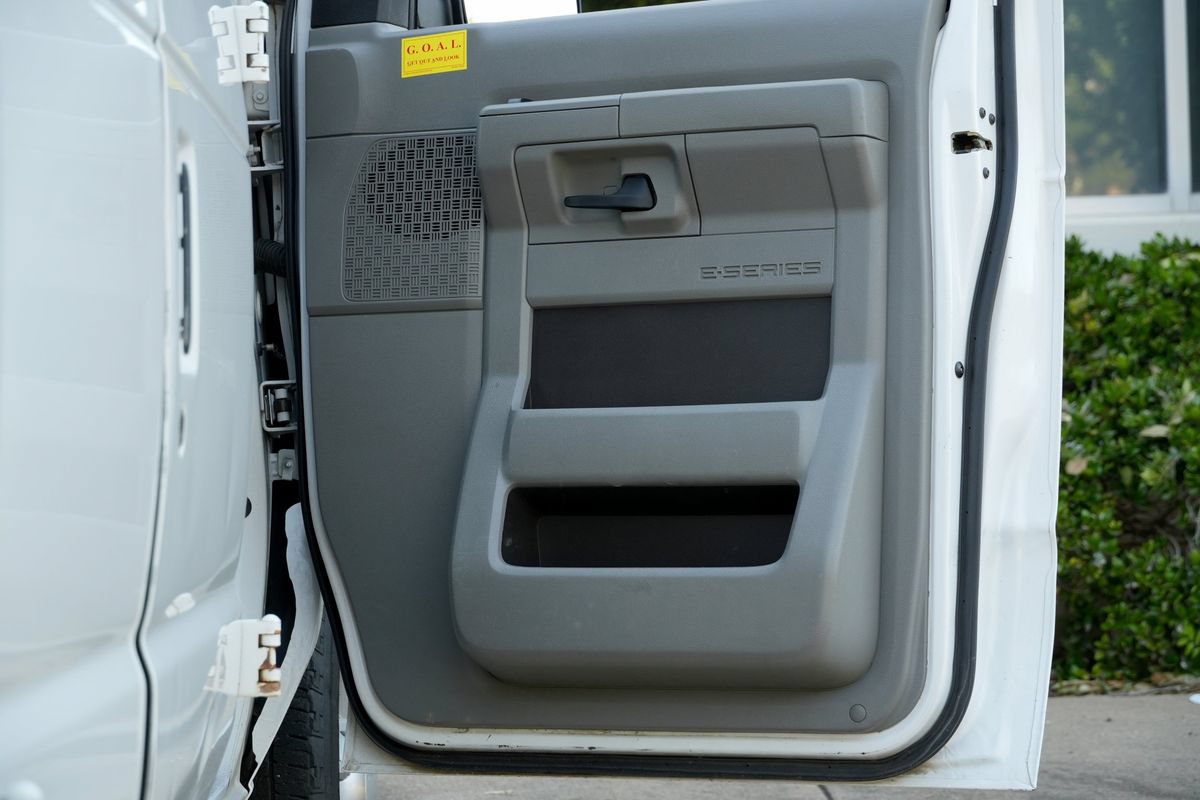 Used 2014 Ford E-150 and Econoline 150 w/ Power Group RWD image 37