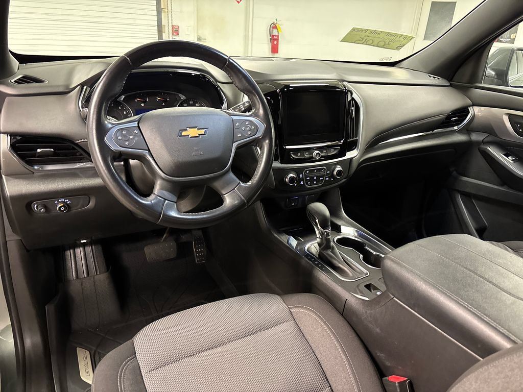 Used 2022 Chevrolet Traverse LT FWD image 30