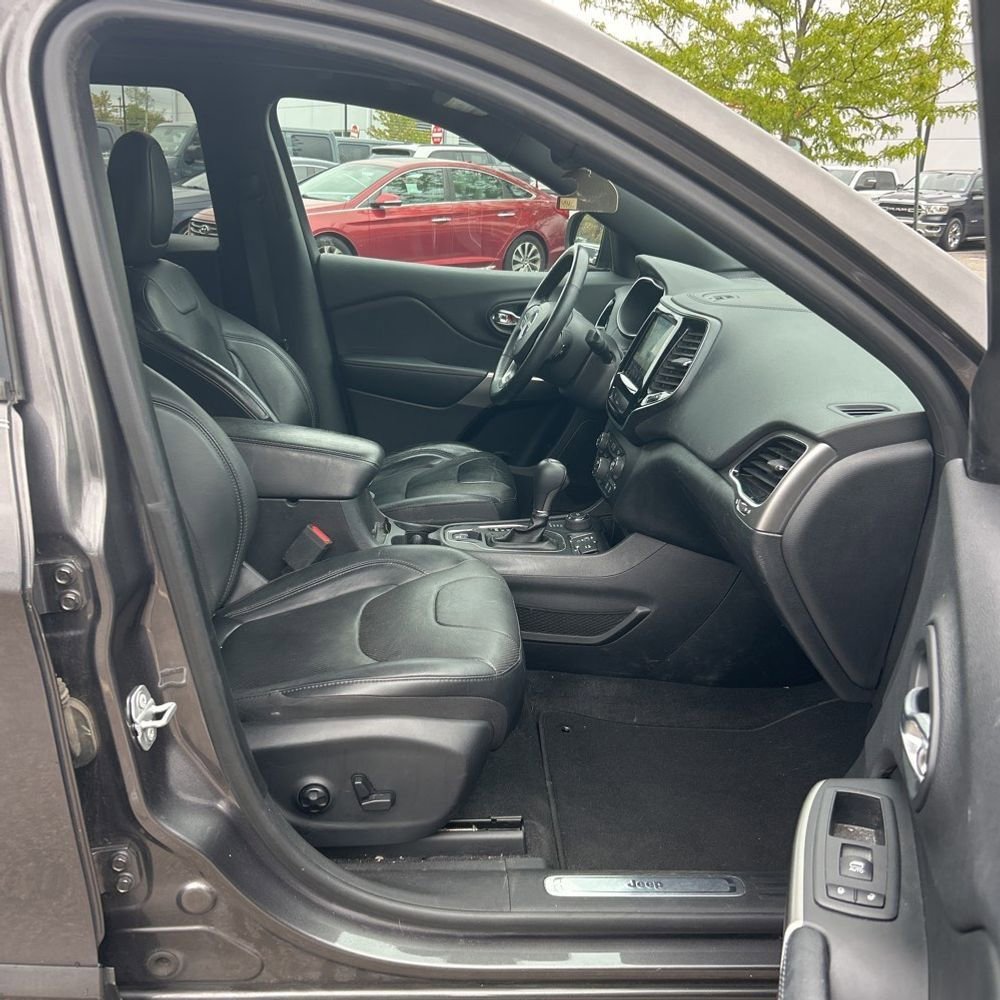 Used 2019 Jeep Cherokee High Altitude AWD/4WD image 6