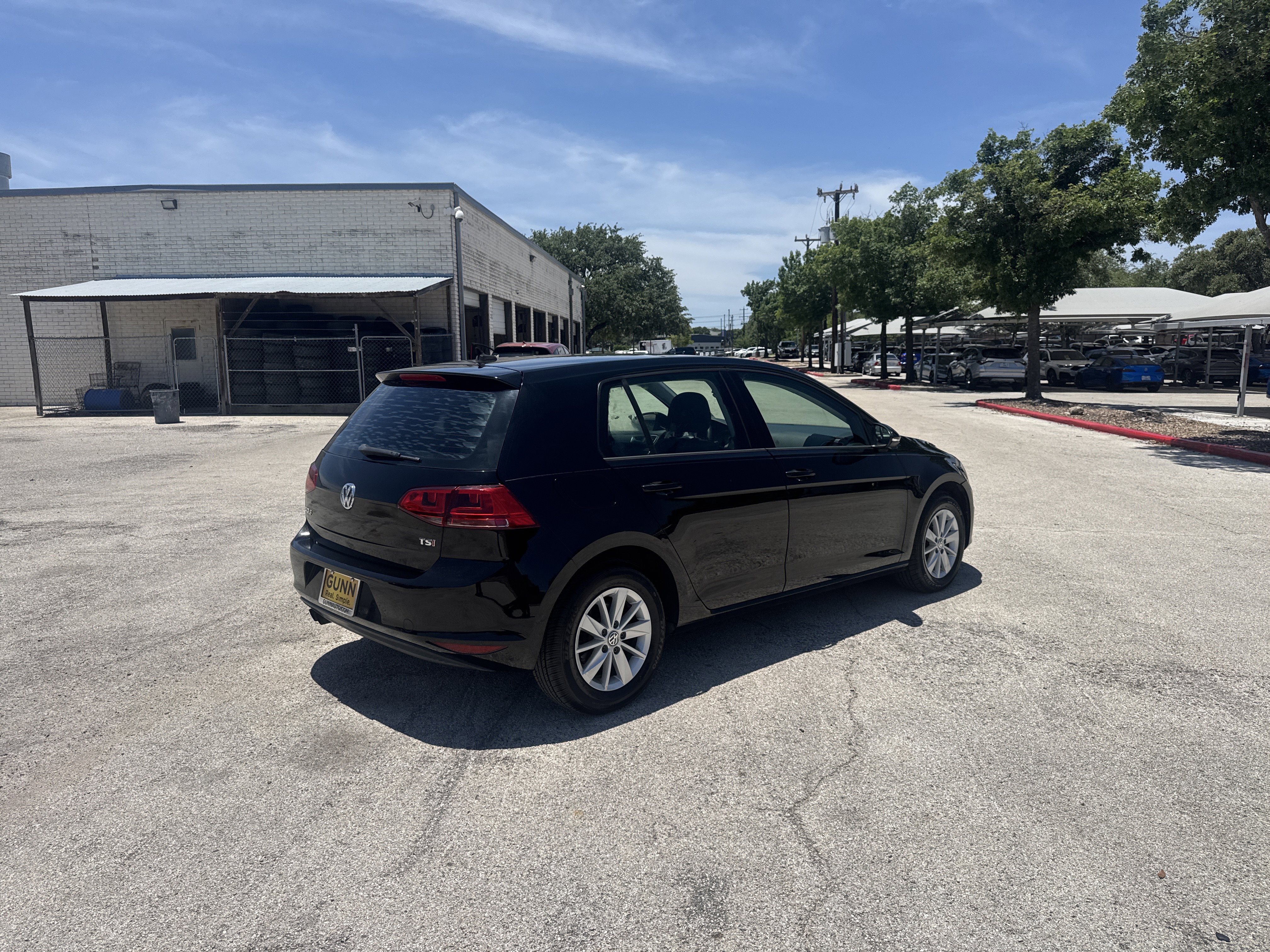 Used 2015 Volkswagen Golf S w/ Lighting Package FWD image 4