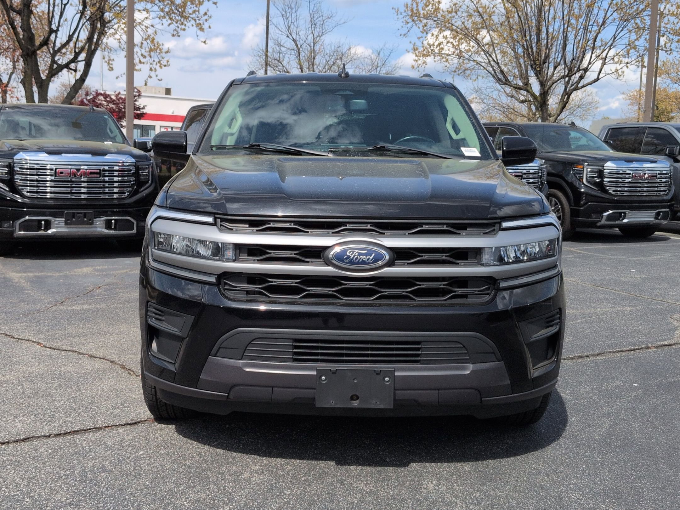 Used 2024 Ford Expedition Max XLT image 3