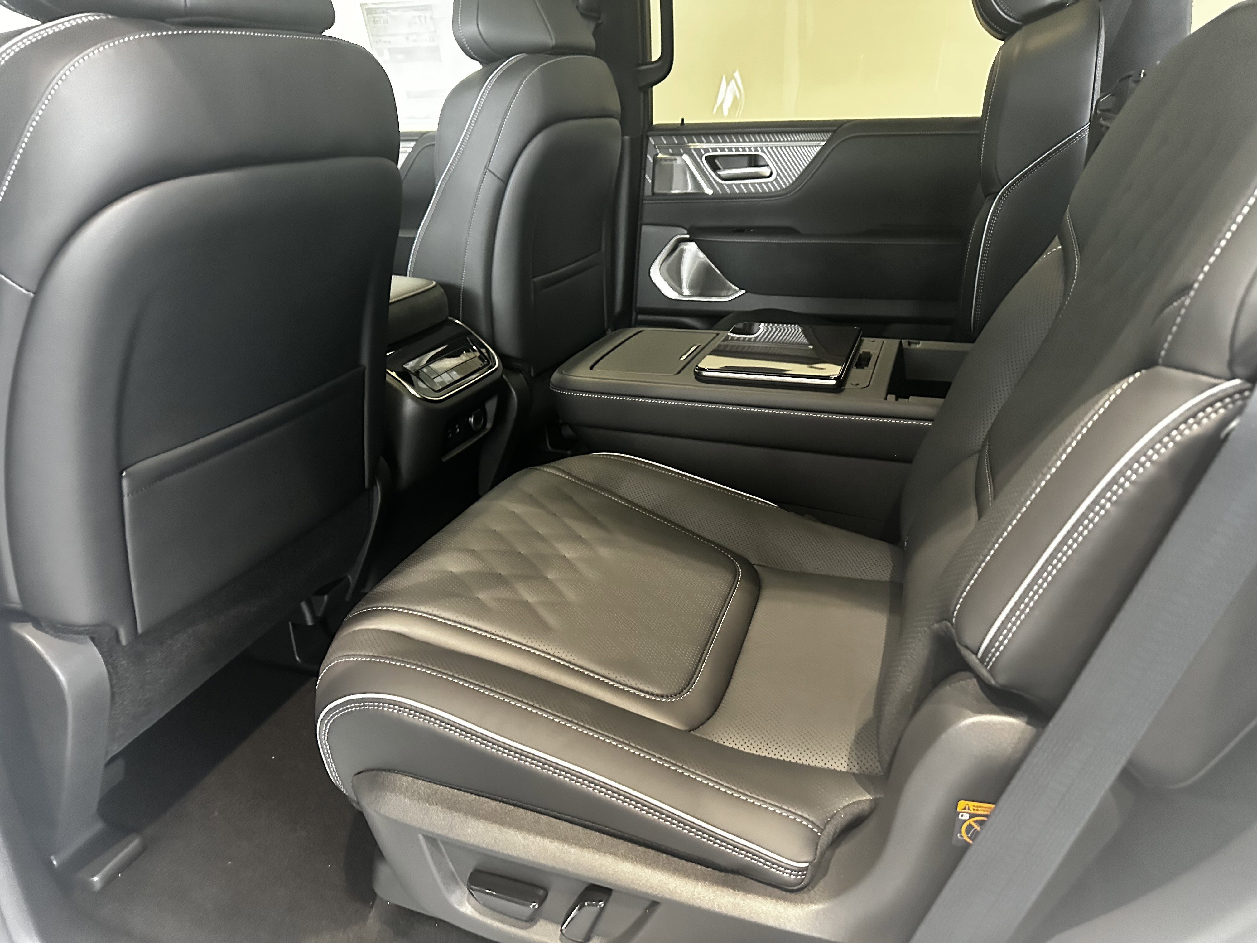 New 2026 INFINITI QX80 Autograph w/ Premium Cargo Package image 7