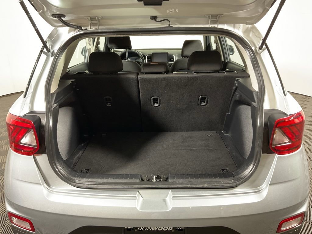 Used 2021 Hyundai Venue SE FWD image 14