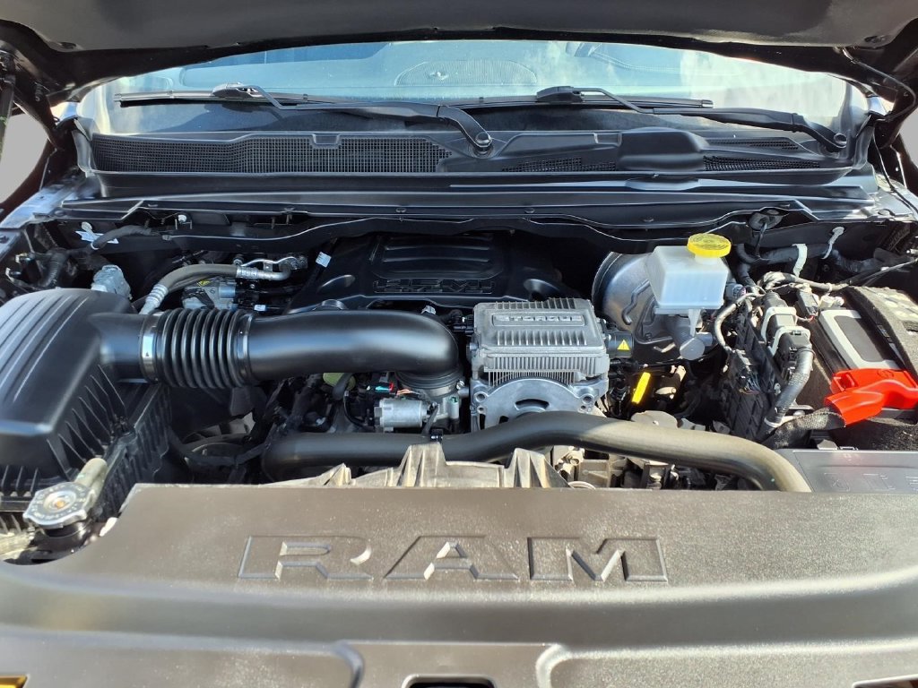 Used 2023 RAM 1500 Laramie AWD/4WD image 3