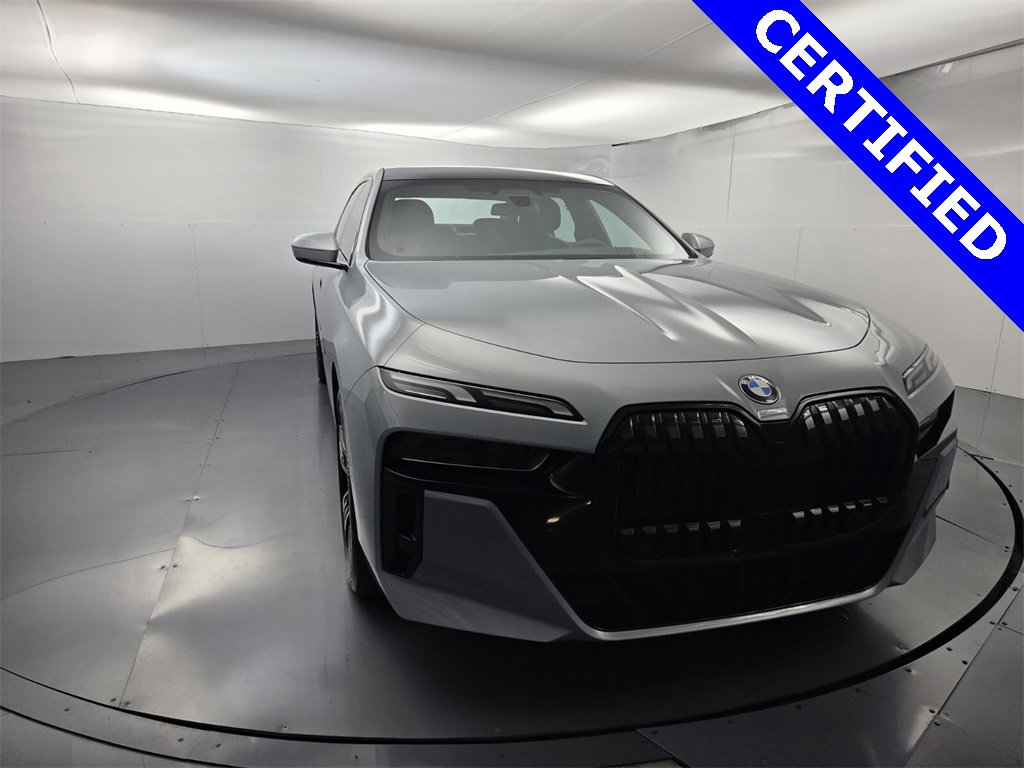 Used 2023 BMW 740i image 3