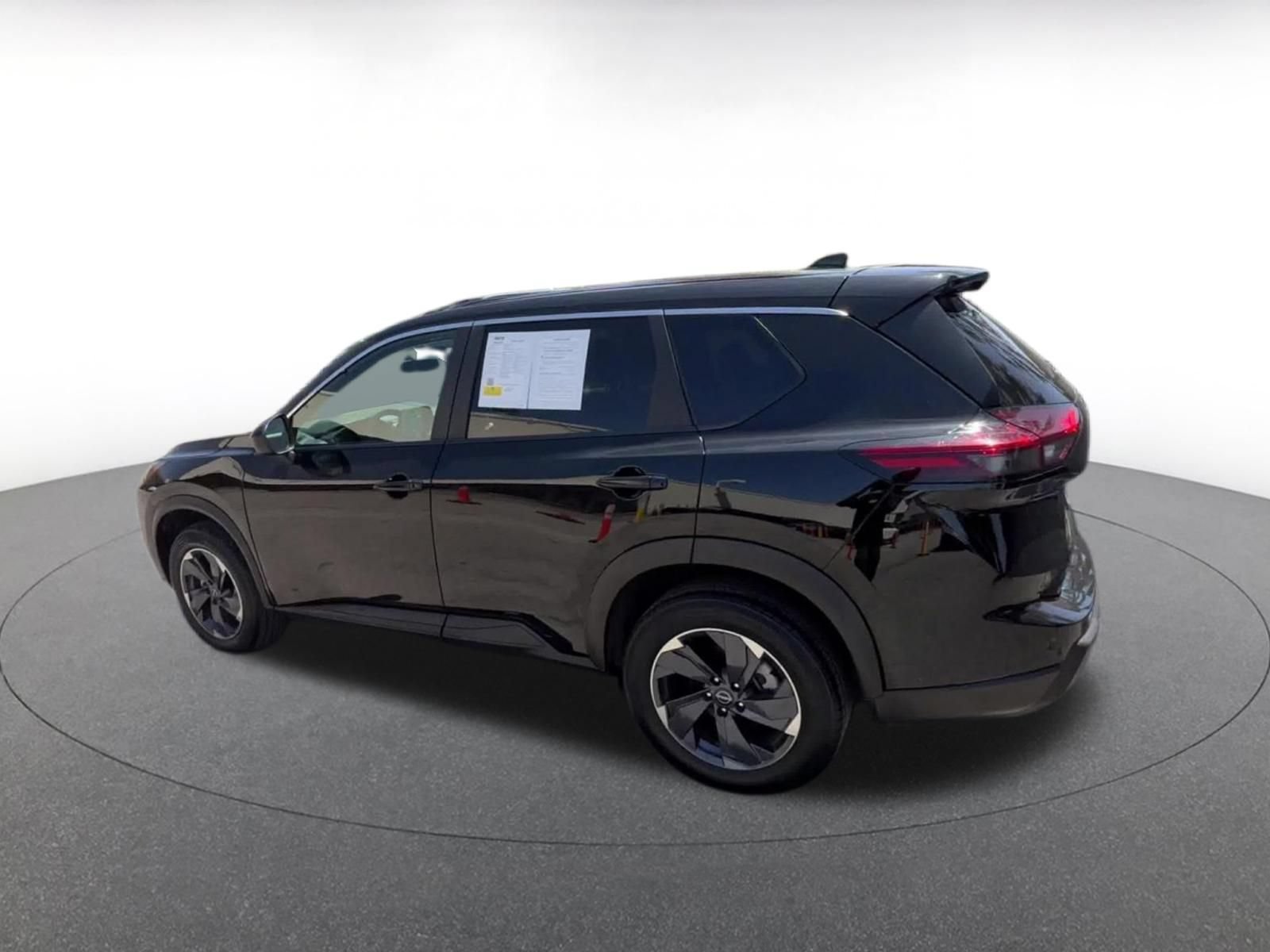 Used 2025 Nissan Rogue SV FWD image 10