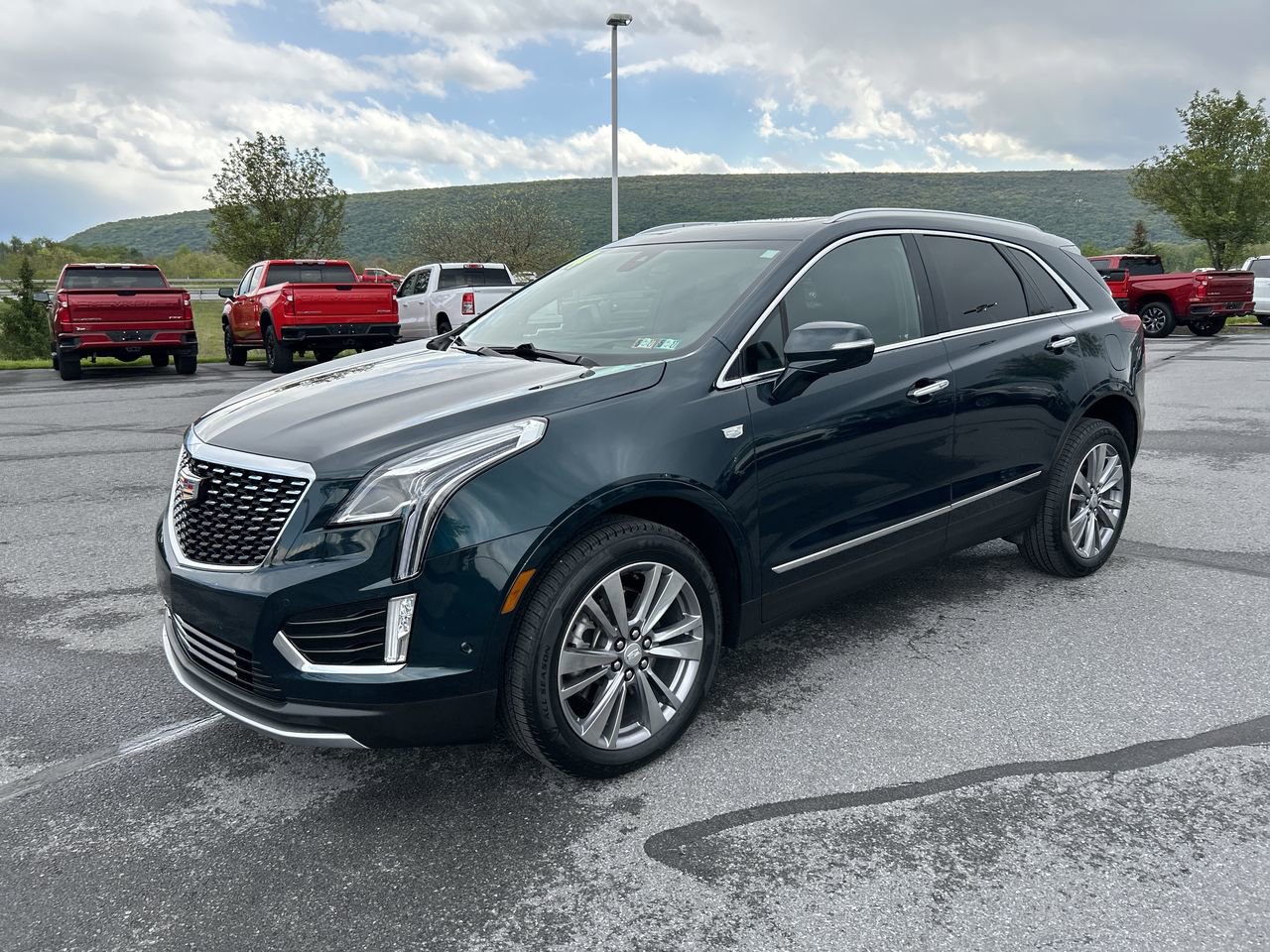 Used 2024 Cadillac XT5 Premium Luxury w/ Technology Package AWD/4WD image 3