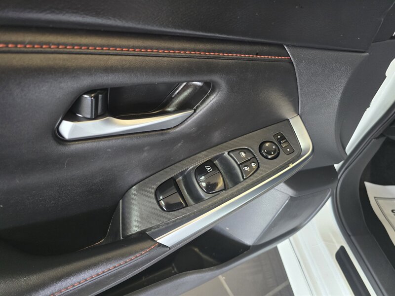 Used 2025 Nissan Sentra SR FWD image 17