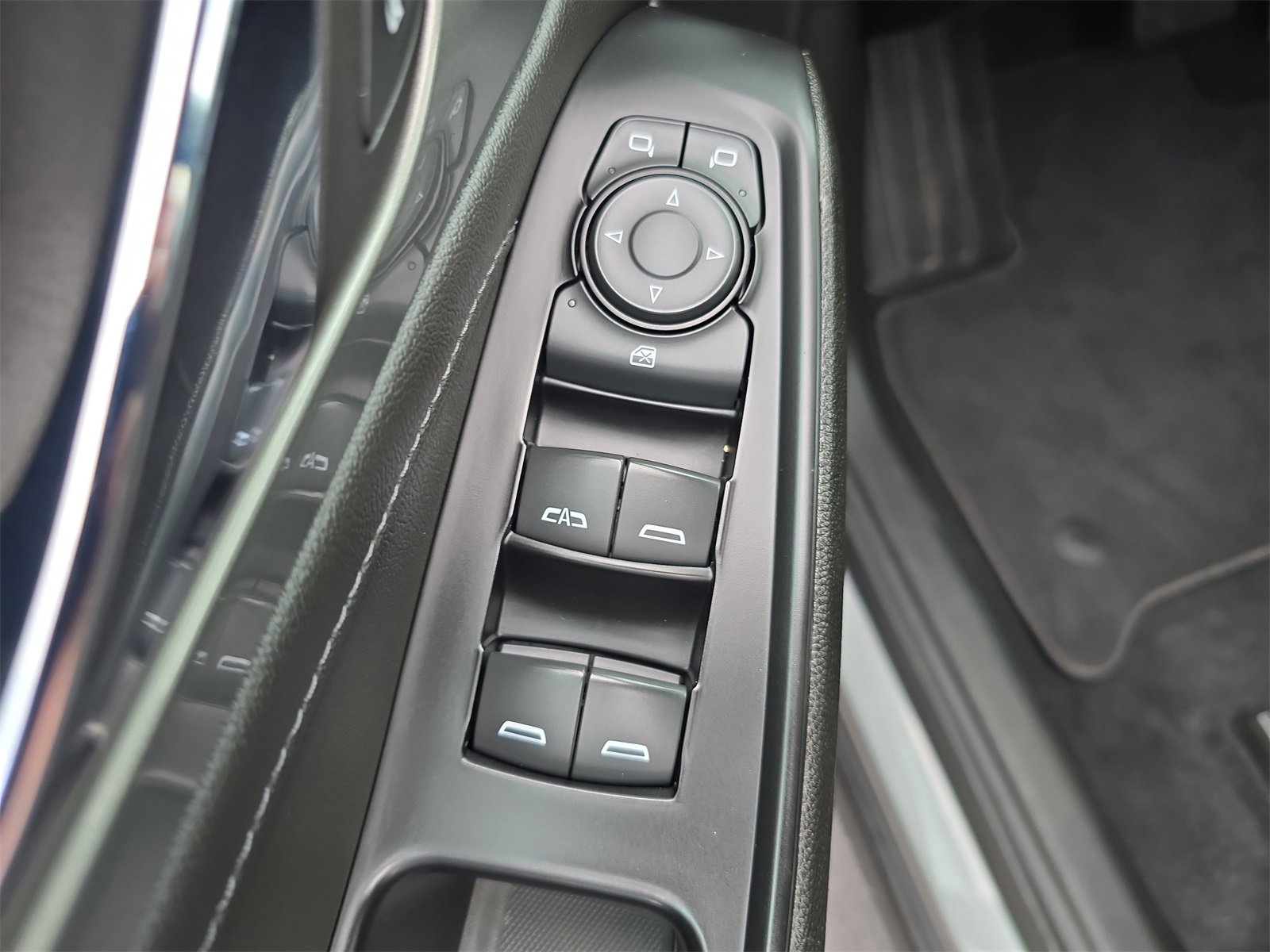 Used 2023 Chevrolet Traverse LT w/ Rear Camera Mirror Package image 14