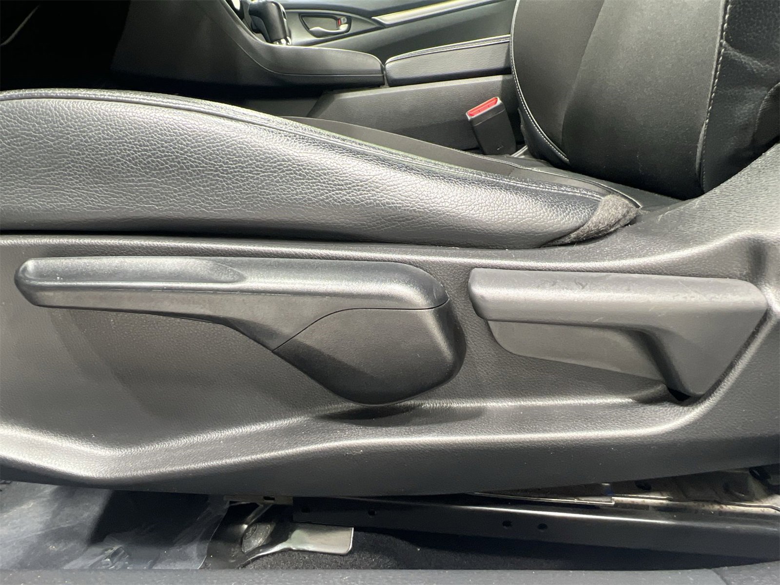 Used 2020 Honda Civic Sport image 12