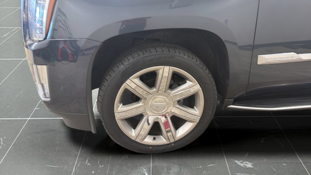 Used 2019 Cadillac Escalade Luxury AWD/4WD image 27