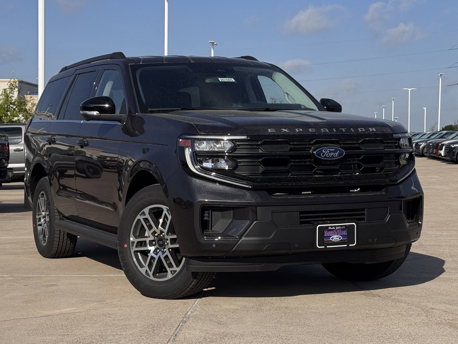 New 2026 Ford Expedition Active image 2
