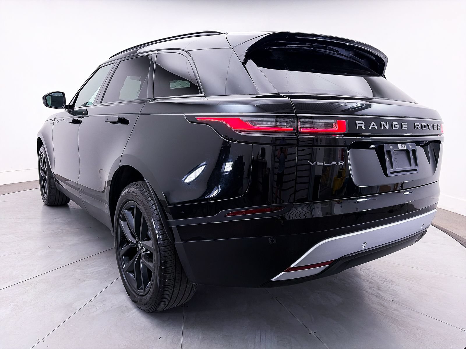 Used 2024 Land Rover Range Rover Velar S AWD/4WD image 16