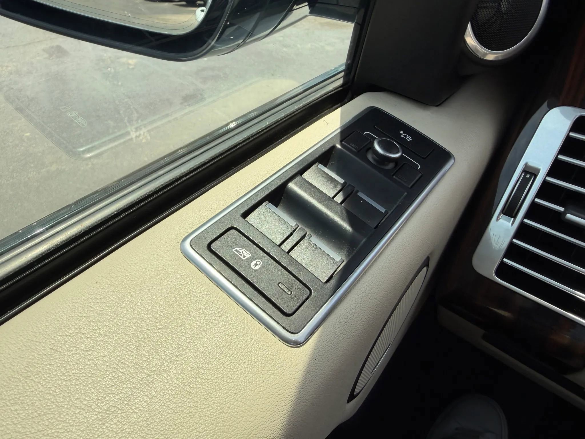 Used 2017 Land Rover Range Rover HSE AWD/4WD image 31