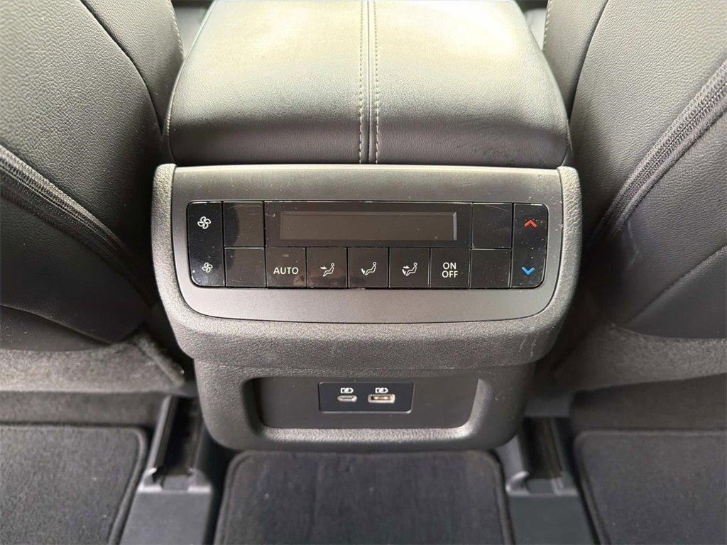 Used 2023 Nissan Pathfinder SL w/ Black Appearance Package image 29