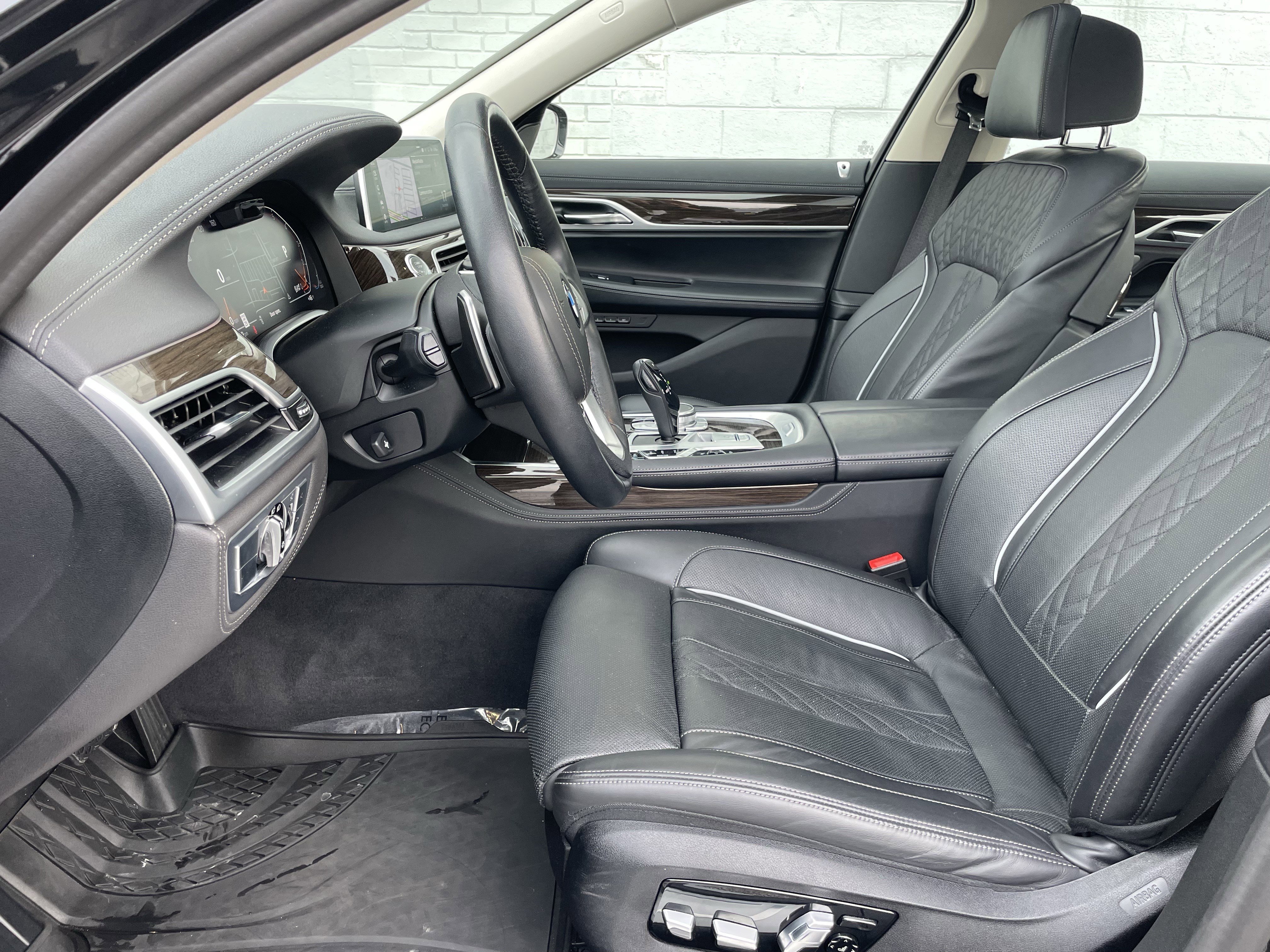 Used 2022 BMW 750i xDrive image 14