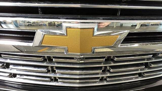 Used 2021 Chevrolet Suburban Premier w/ Premium Package RWD image 8
