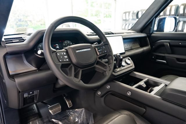 Used 2025 Land Rover Defender 110 V8 AWD/4WD image 26