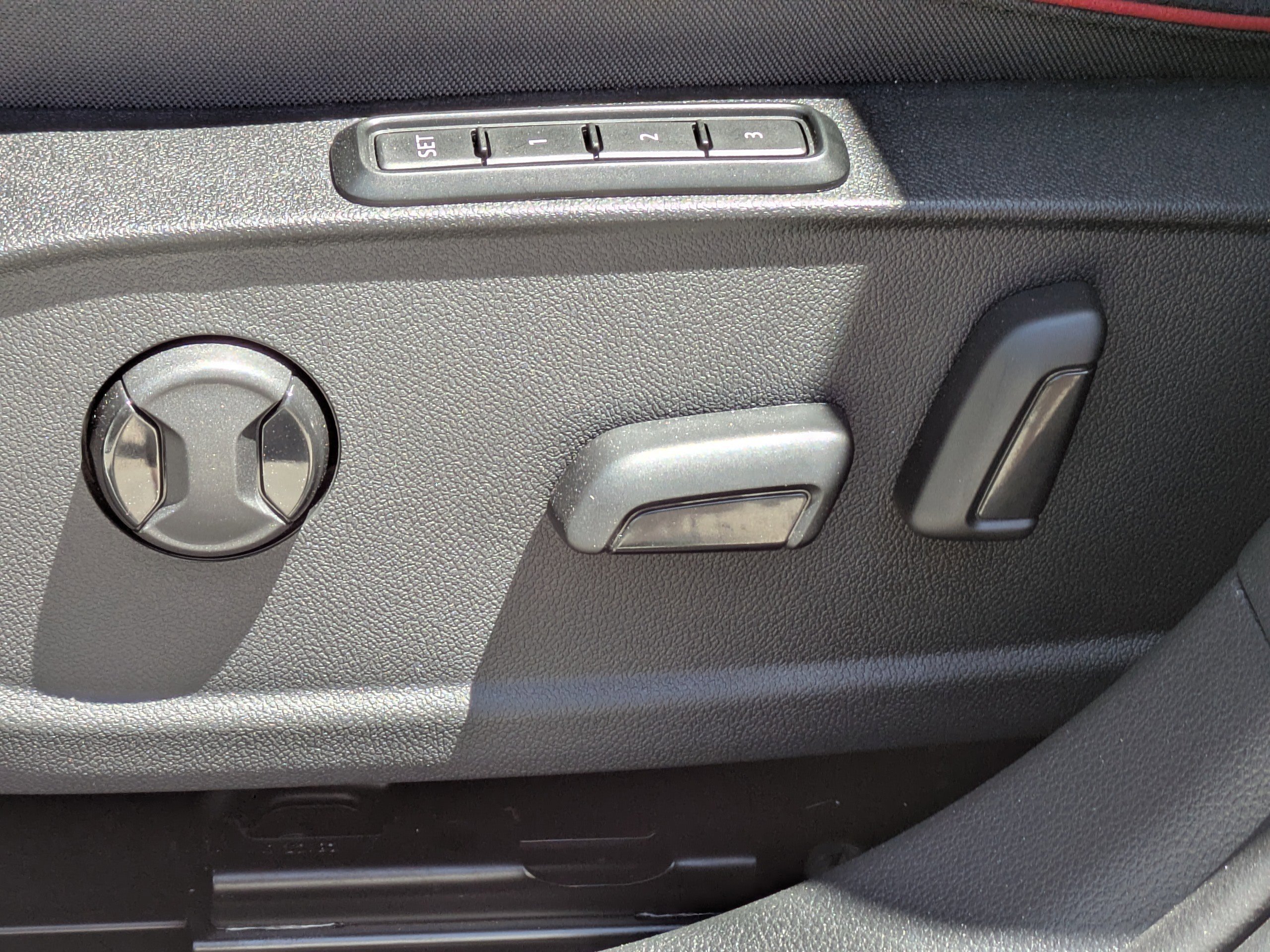 New 2026 Volkswagen GTI SE FWD image 19