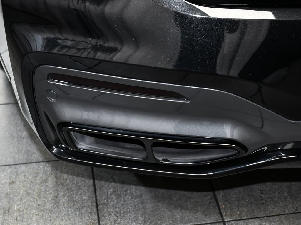 Used 2022 BMW M760i xDrive w/ Luxury Rear Seating Package AWD/4WD image 97