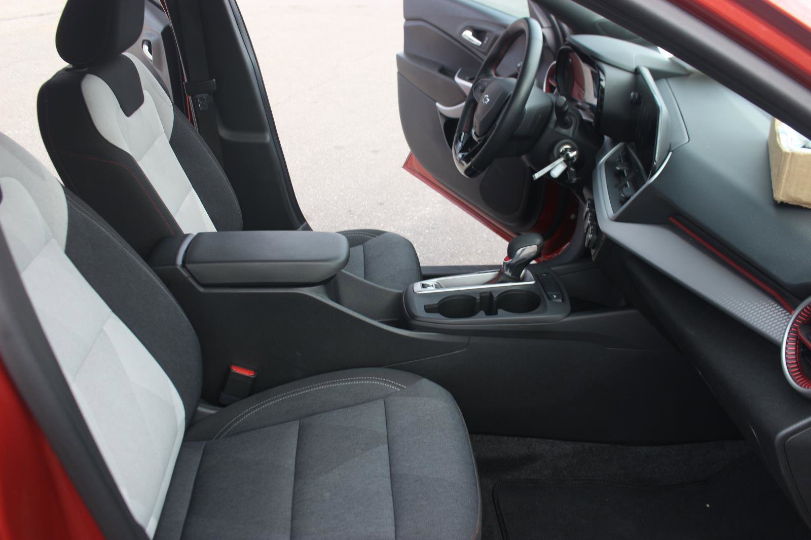 Used 2024 Chevrolet Trax RS w/ Driver Confidence Package image 31