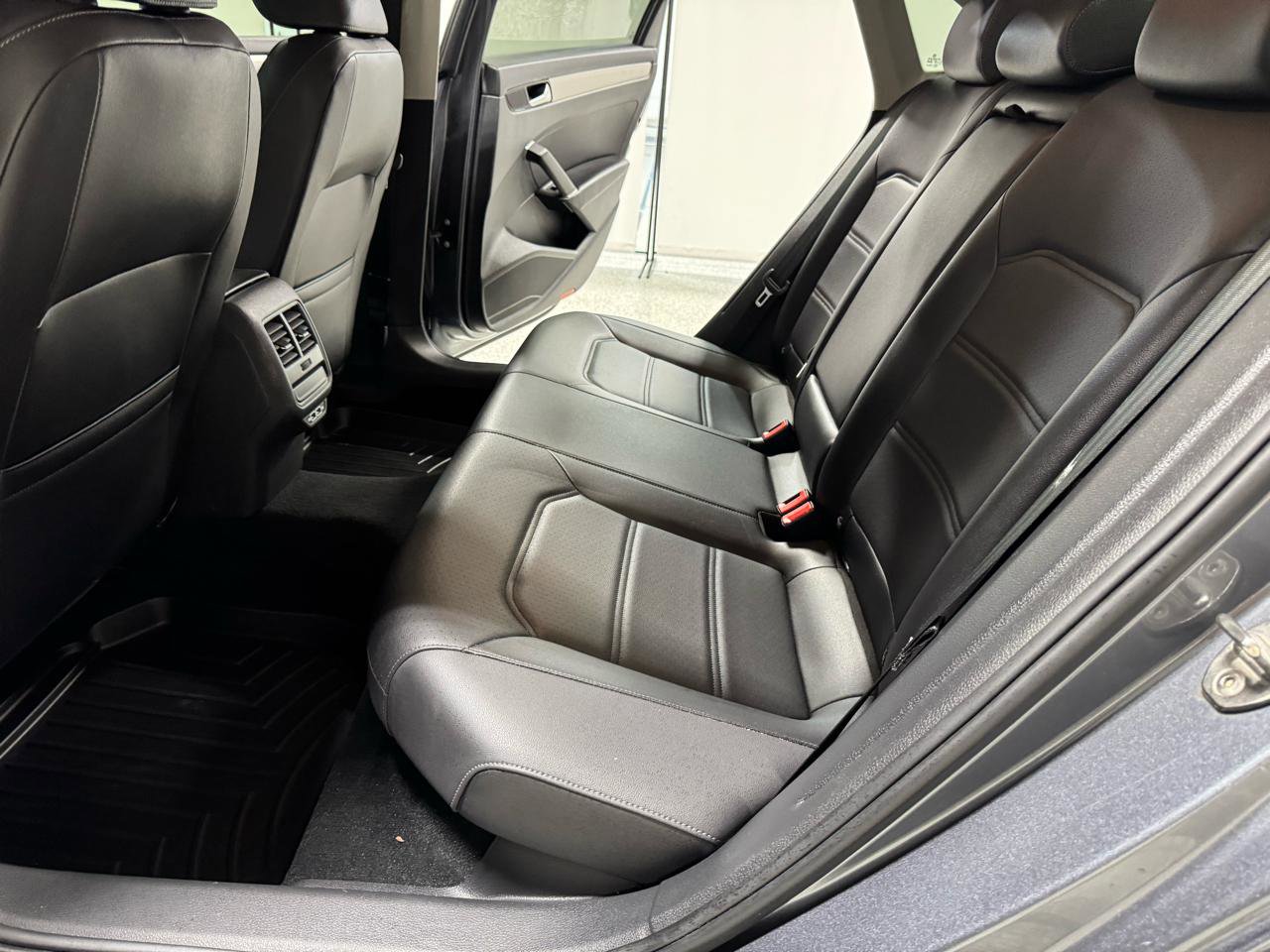 Used 2022 Volkswagen Passat 2.0T SE image 18