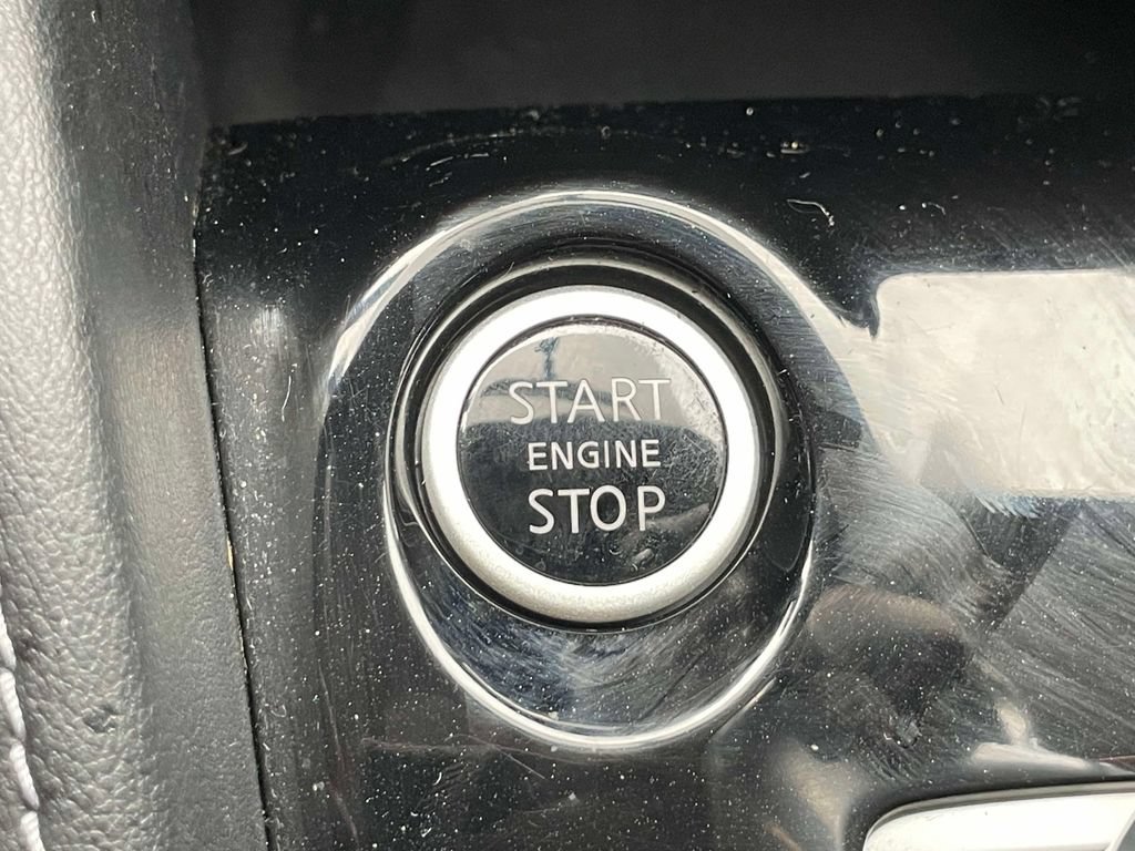 Used 2019 Nissan Kicks SR w/ SR Premium Package FWD image 26