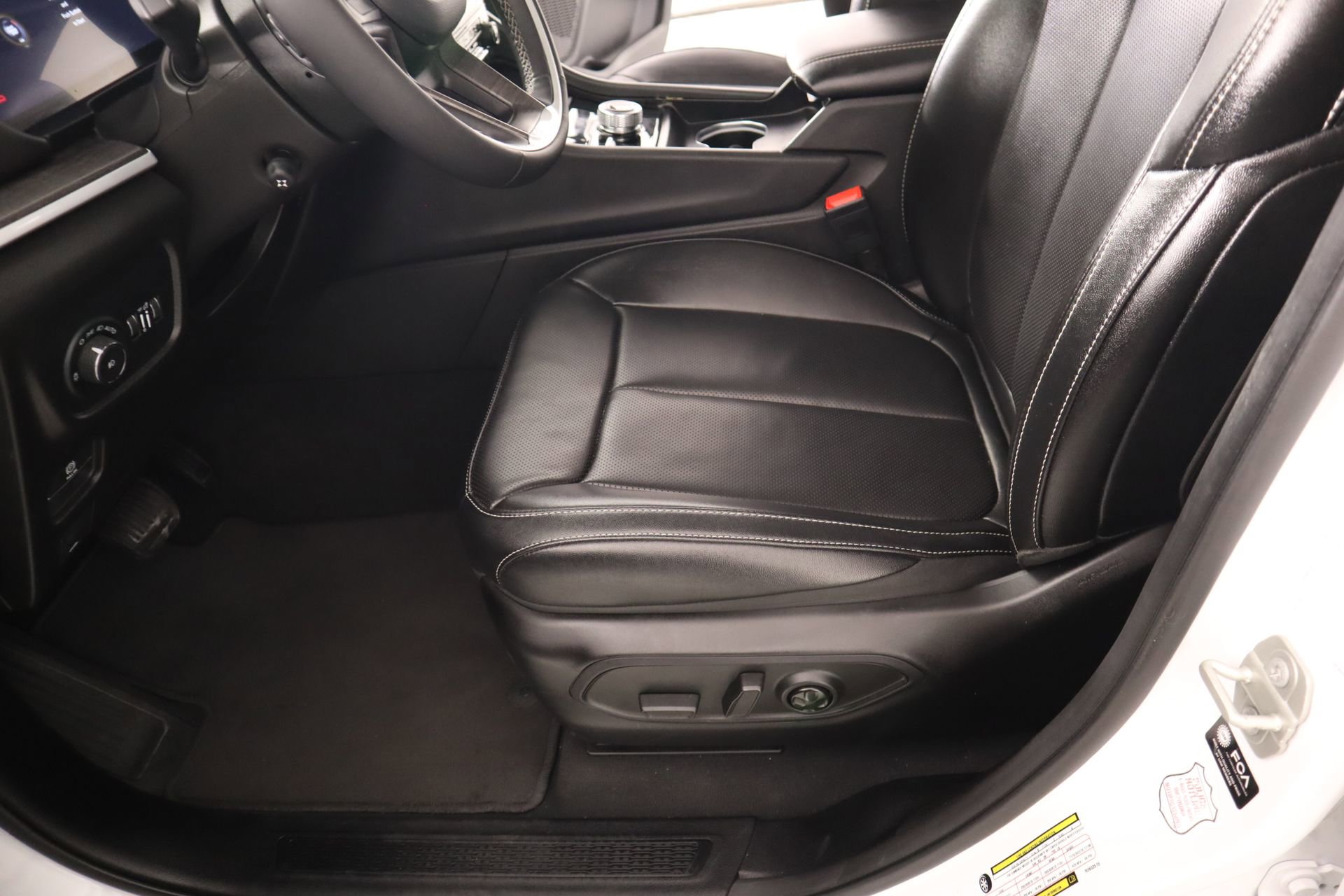 Used 2024 Jeep Grand Cherokee L Limited w/ Luxury Tech Group II image 12