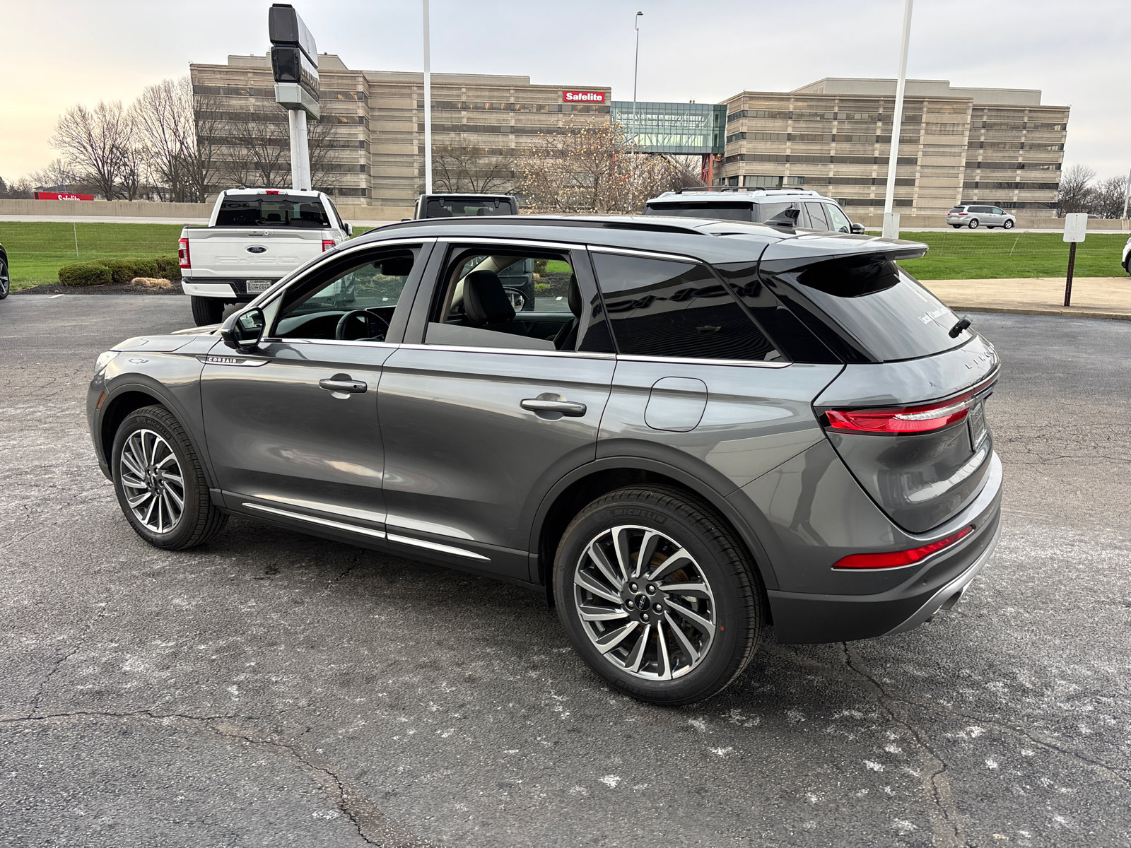 New 2026 Lincoln Corsair Reserve FWD image 5