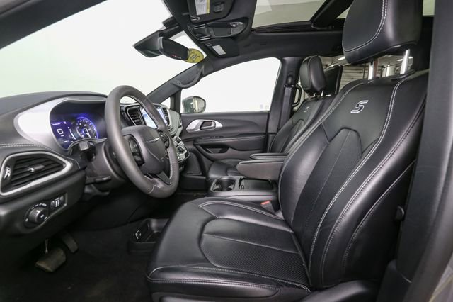 Used 2022 Chrysler Pacifica Touring-L w/ Uconnect Theater Family Group AWD/4WD image 43