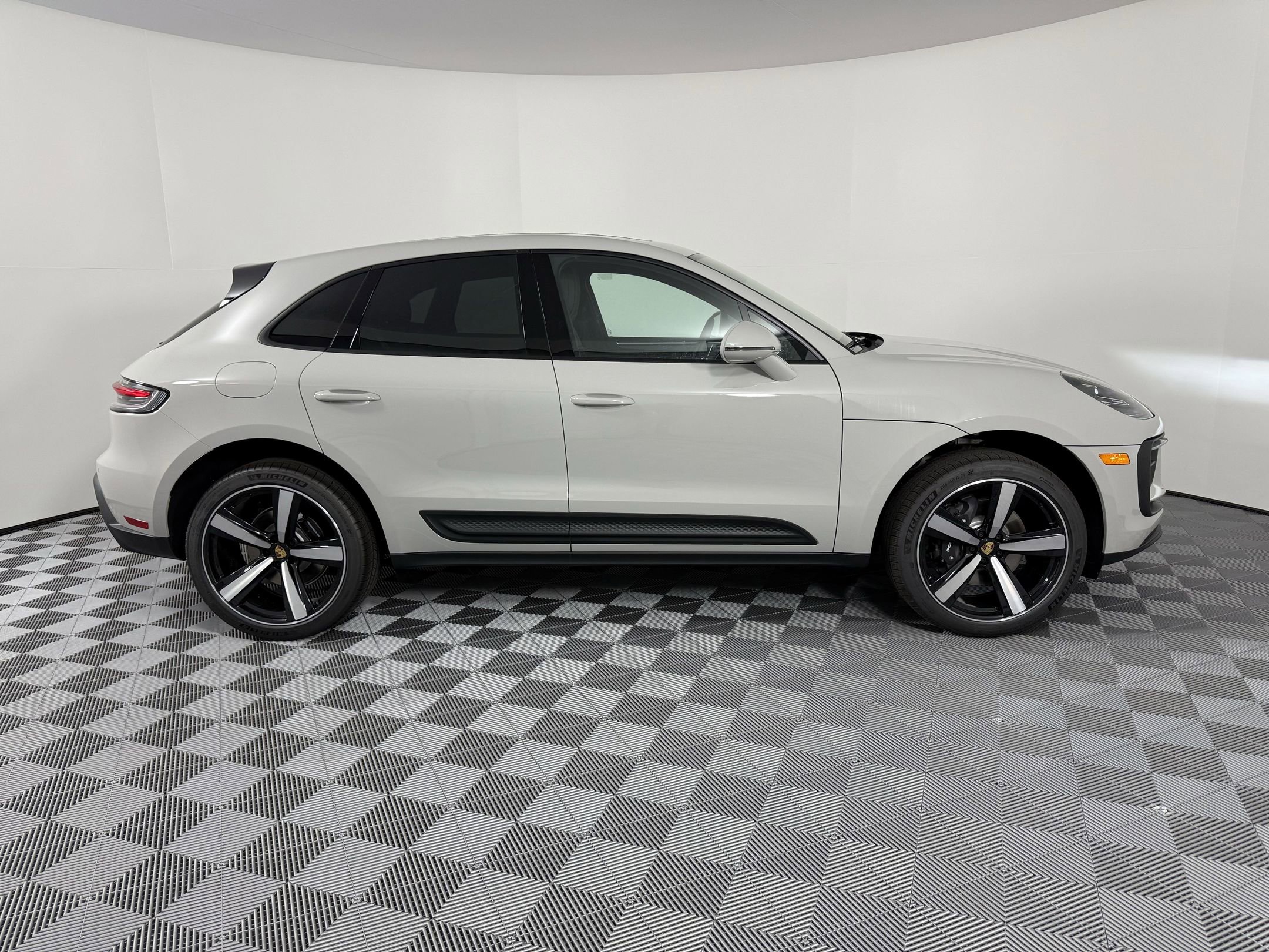 New 2025 Porsche Macan image 8