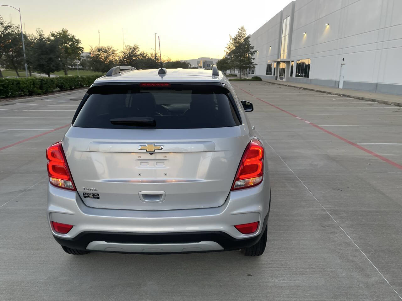 Used 2022 Chevrolet Trax LT w/ LT Convenience Package image 10