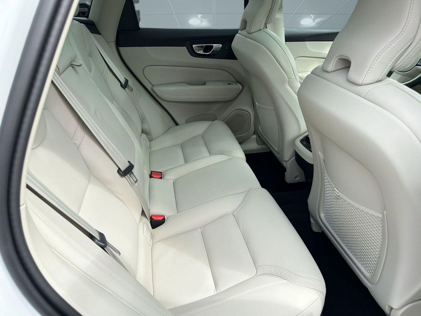 Certified 2024 Volvo XC60 B5 Ultimate image 29