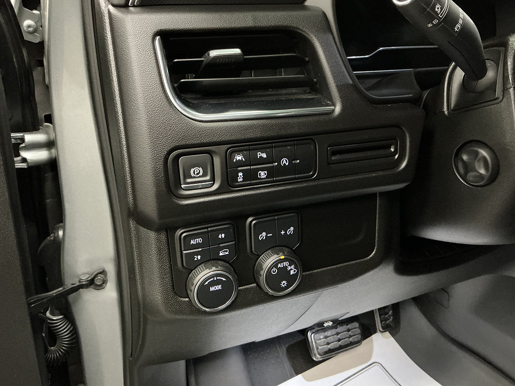 Used 2024 Chevrolet Tahoe RST w/ RST Performance Edition AWD/4WD image 11