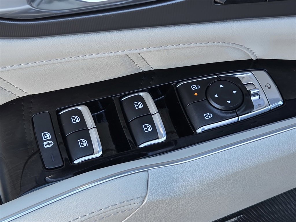 Used 2025 Kia Sorento SX Prestige image 17