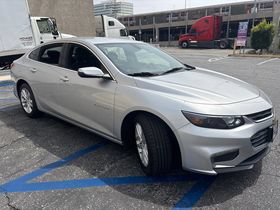 Used 2018 Chevrolet Malibu LT FWD image 3