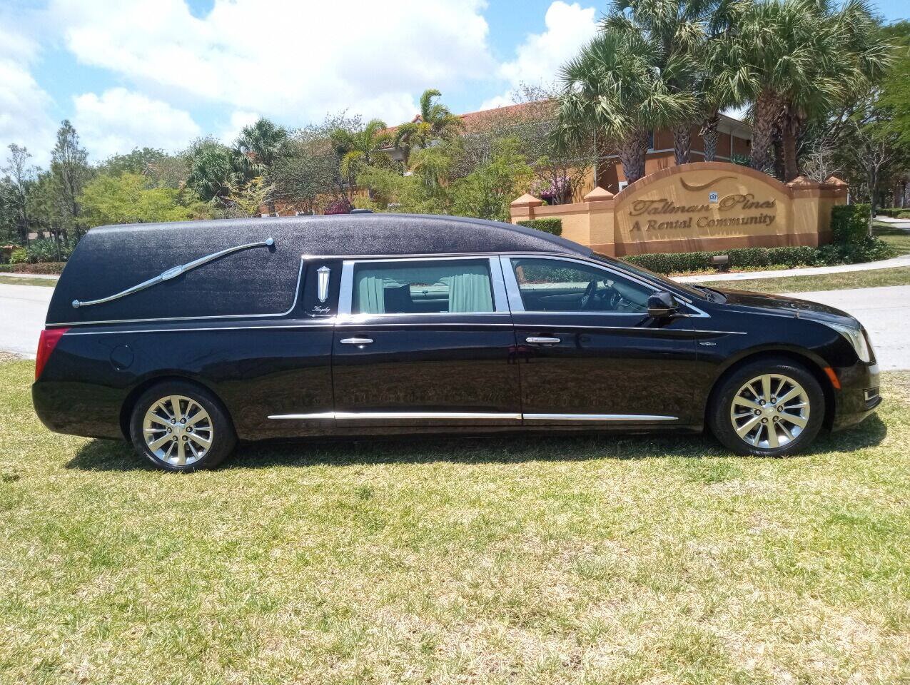 Used 2017 Cadillac XTS FWD image 2