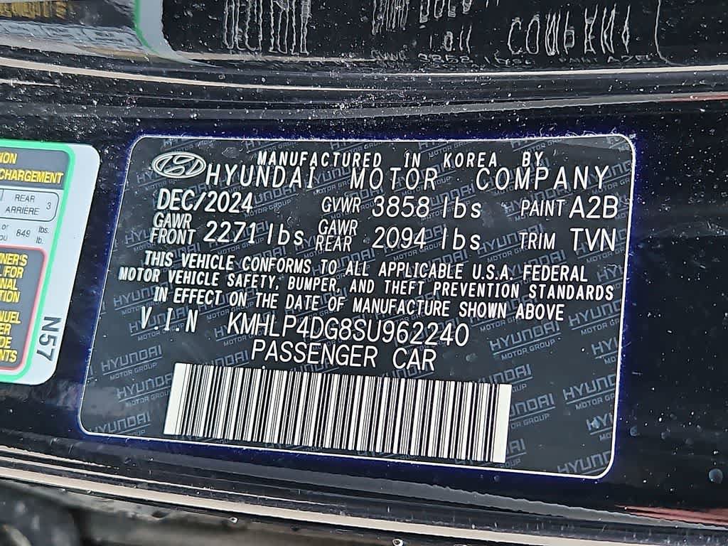 Used 2025 Hyundai Elantra Limited FWD image 31