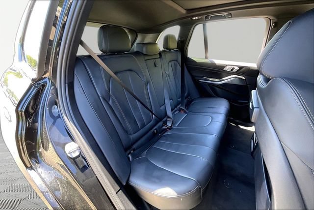 Used 2022 BMW X5 xDrive40i w/ M Sport Package AWD/4WD image 17