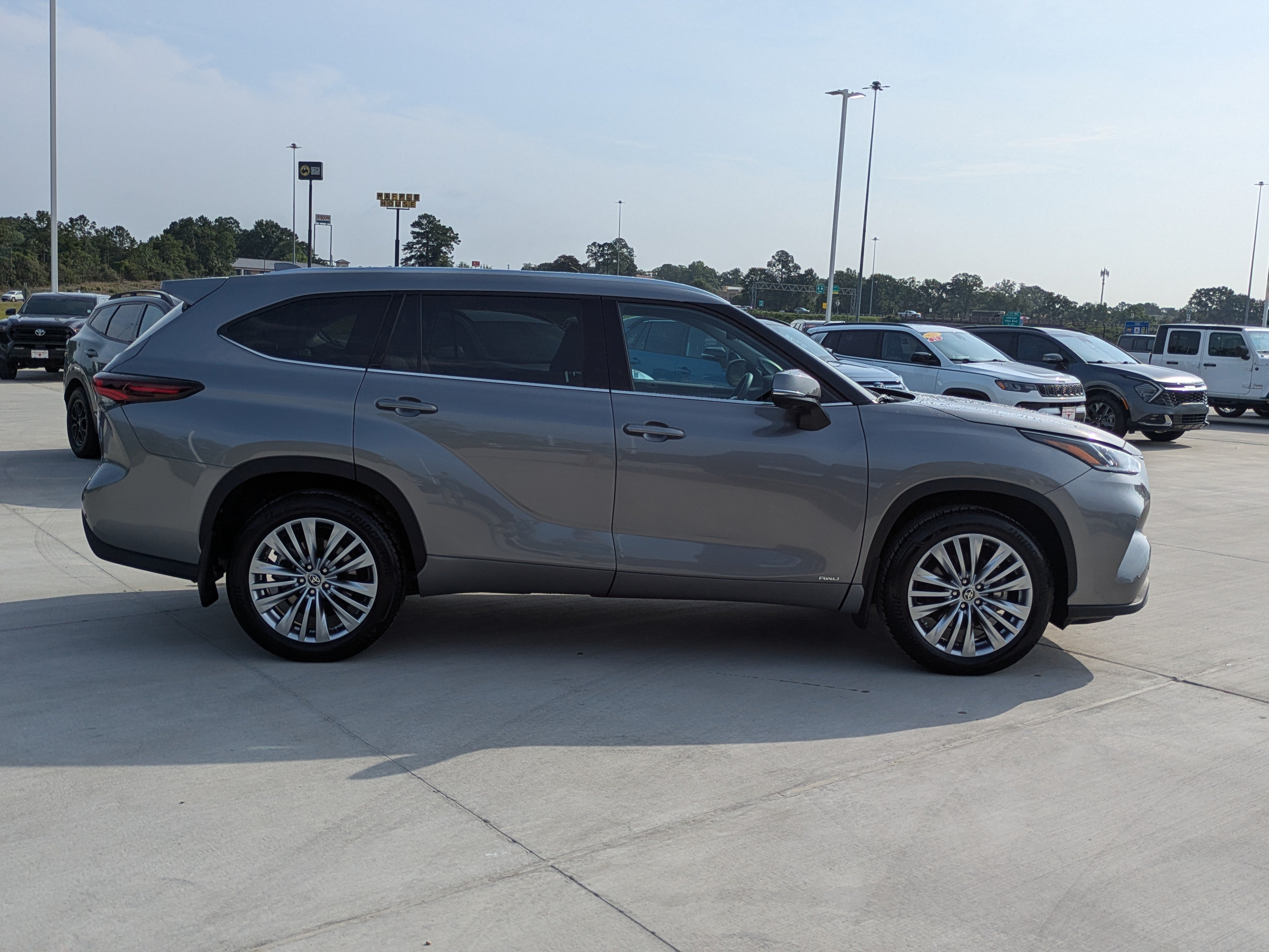Certified 2026 Toyota Highlander Platinum AWD/4WD image 6