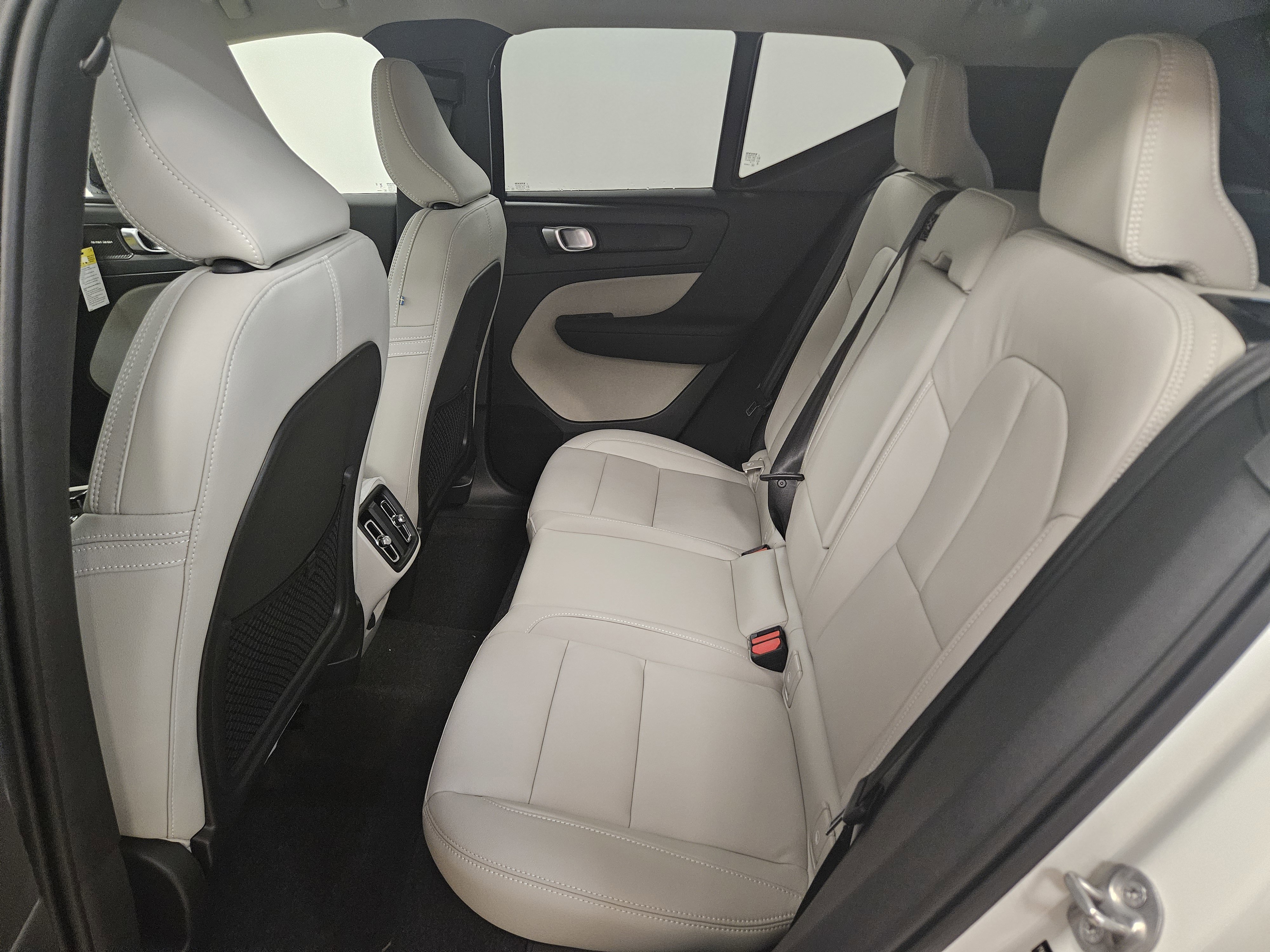 New 2026 Volvo XC40 B5 Ultra w/ Climate Package AWD/4WD image 11