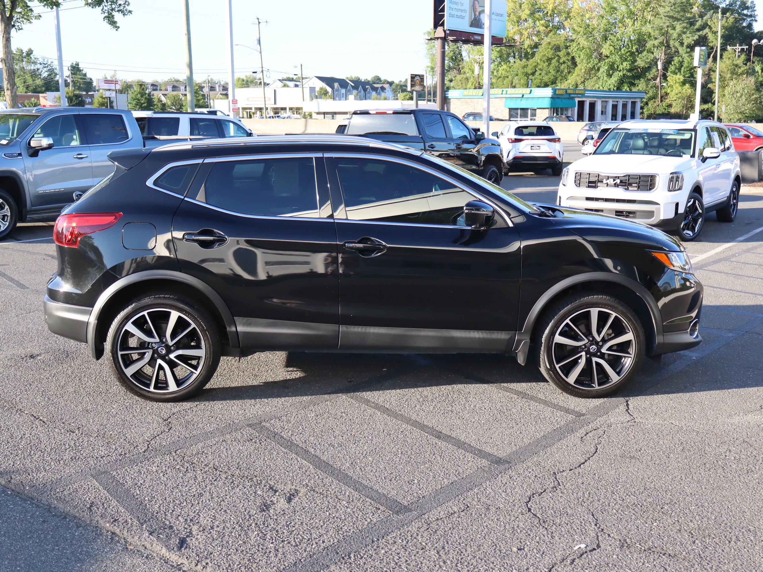 Used 2019 Nissan Rogue Sport SL FWD image 11