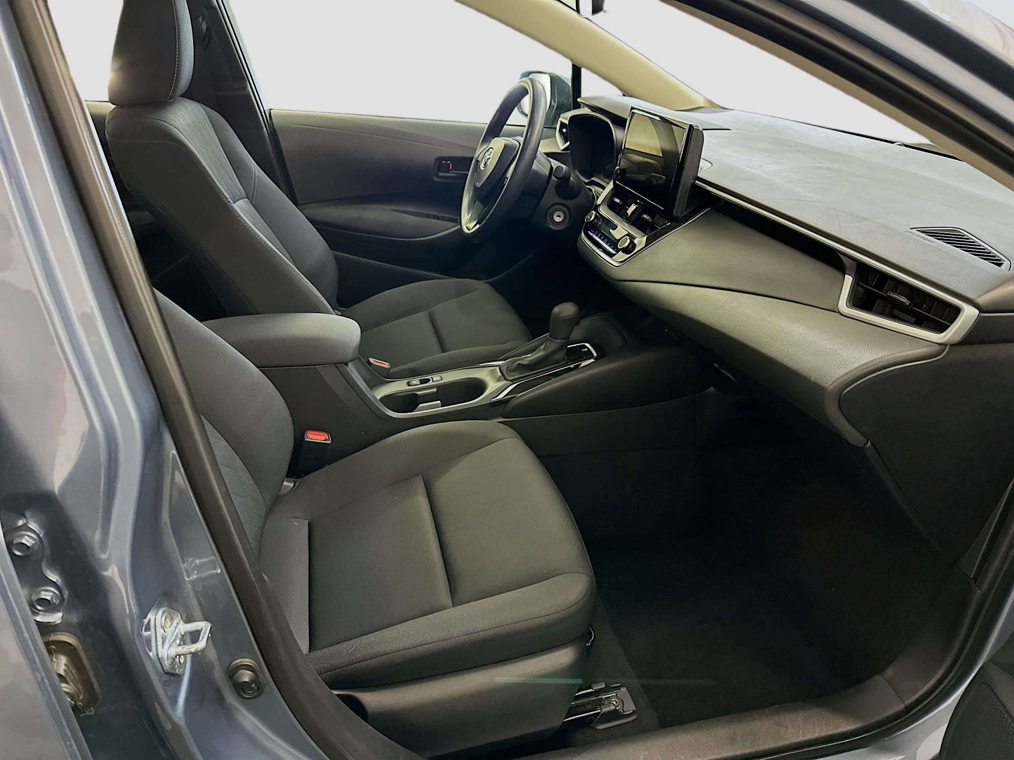 Used 2025 Toyota Corolla LE image 32