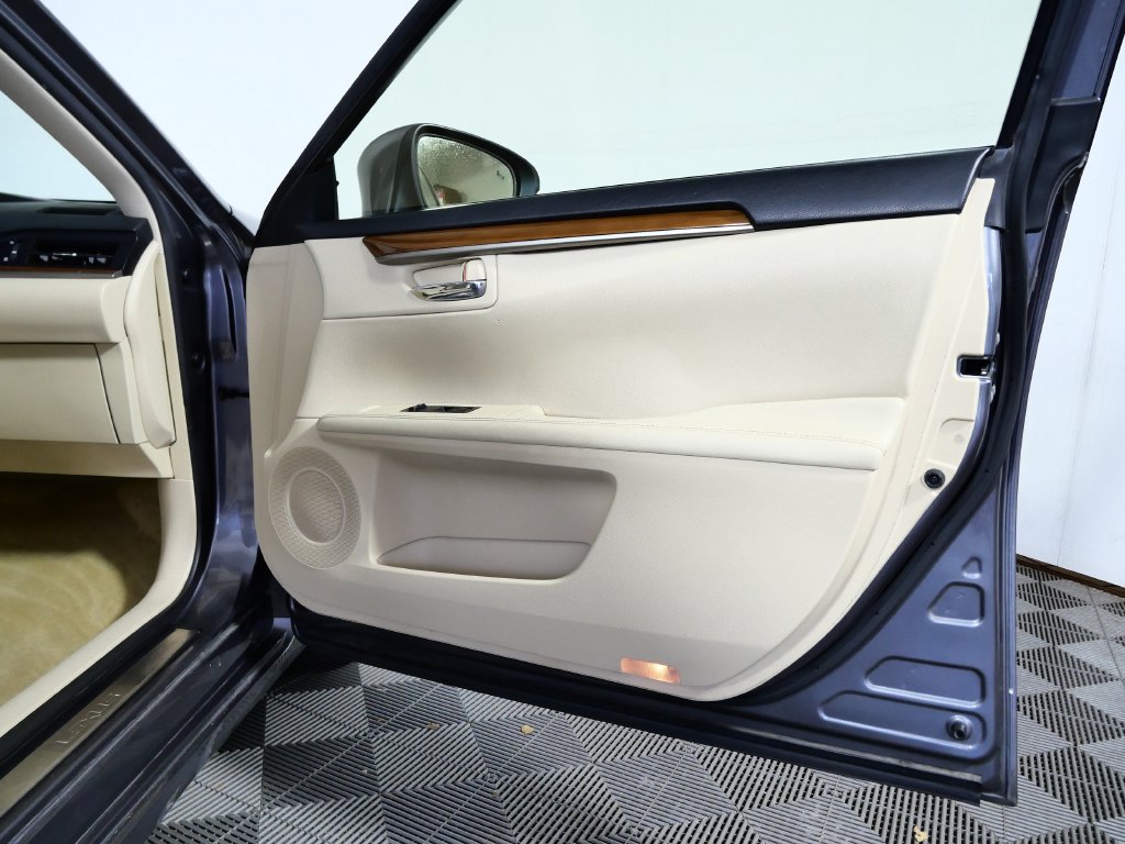 Used 2013 Lexus ES 300h w/ Luxury Pkg FWD image 9