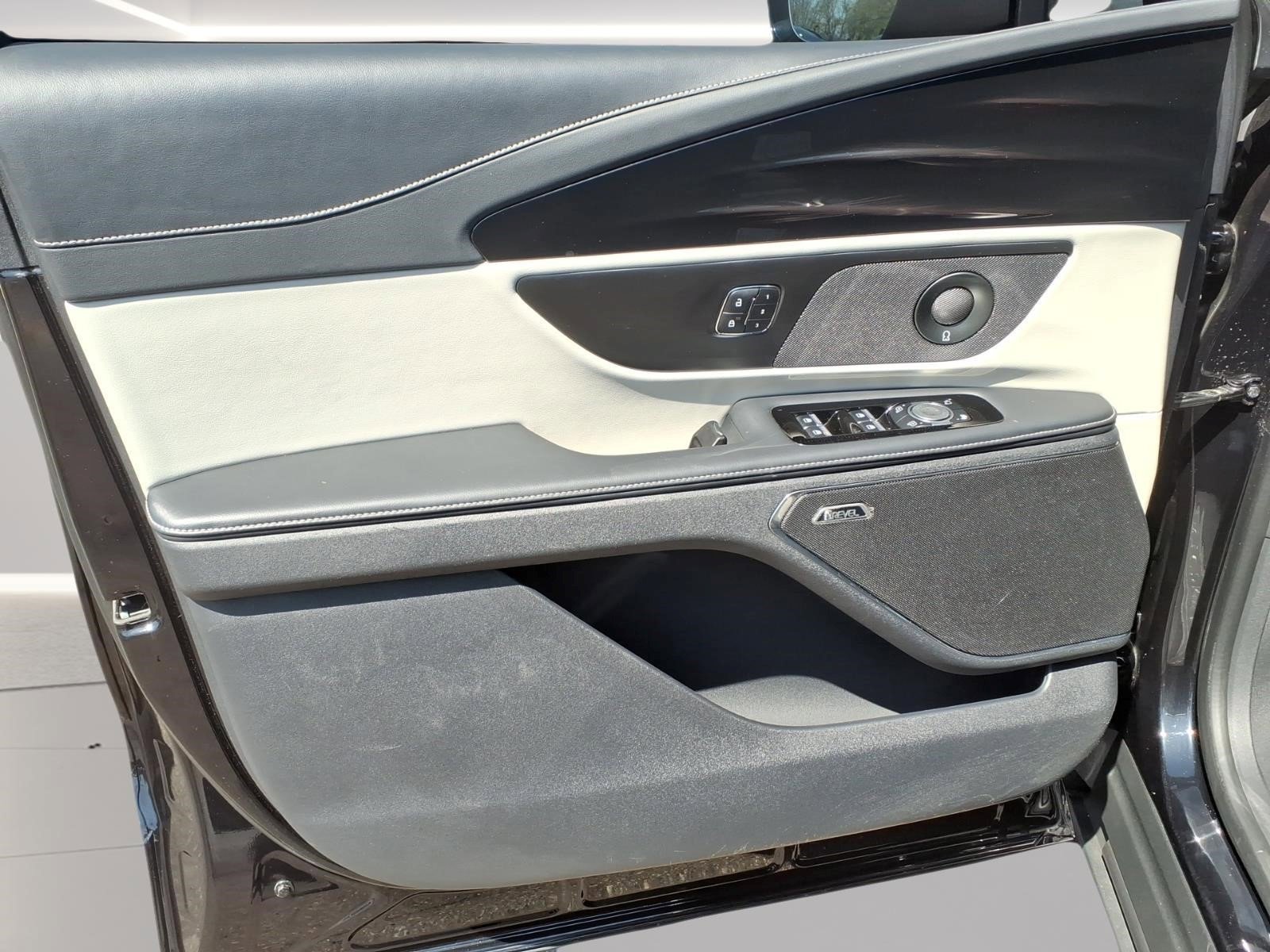 Used 2024 Lincoln Nautilus Reserve w/ Equipment Group 202A AWD/4WD image 8