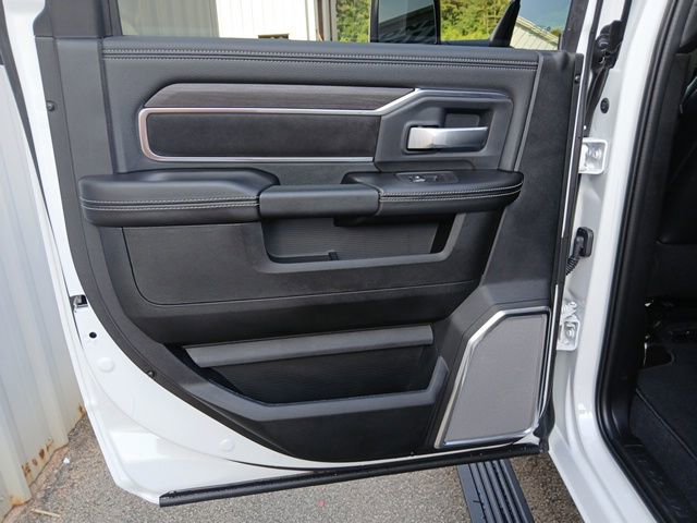 New 2026 RAM 3500 Laramie AWD/4WD image 23